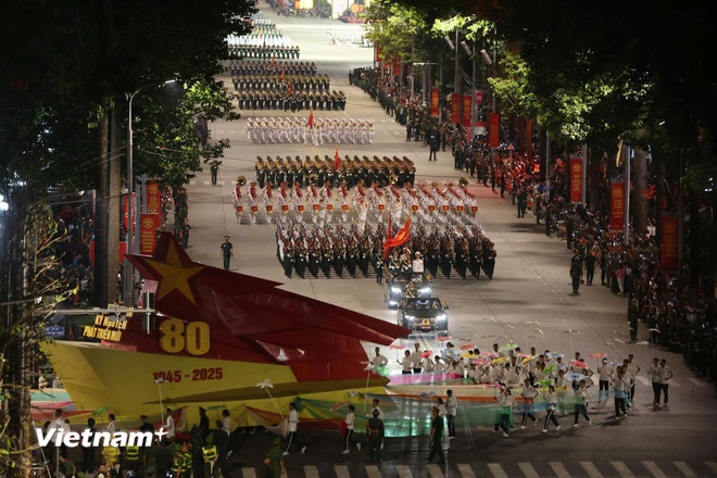 Giống như tổng hợp luyện lần đầu tiên tại Quảng trường Ba Đình, tổng hợp luyện lần này vẫn có sự tham gia của ba khối quân đội nước ngoài, gồm: Liên bang Nga, Lào và Campuchia. Giống như tổng hợp luyện lần đầu tiên tại Quảng trường Ba Đình, tổng hợp luyện lần này vẫn có sự tham gia của ba khối quân đội nước ngoài, gồm: Liên bang Nga, Lào và Campuchia.