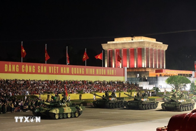 Khối xe Tăng thiết giáp diễu binh trên Quảng trường Ba Đình. (Ảnh: TTXVN) Khối xe Tăng thiết giáp diễu binh trên Quảng trường Ba Đình. (Ảnh: TTXVN)