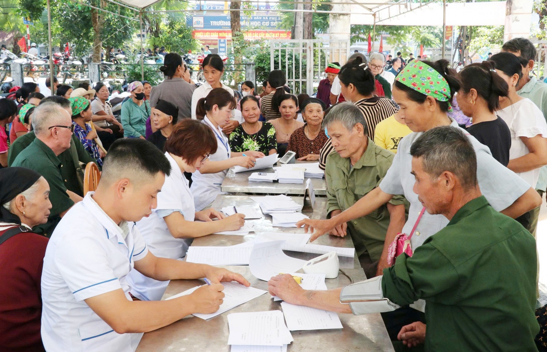 Ngành Y tế tỉnh Tuyên Quang: Khám bệnh miễn phí và chuyển đổi số y tế về tận bản làng