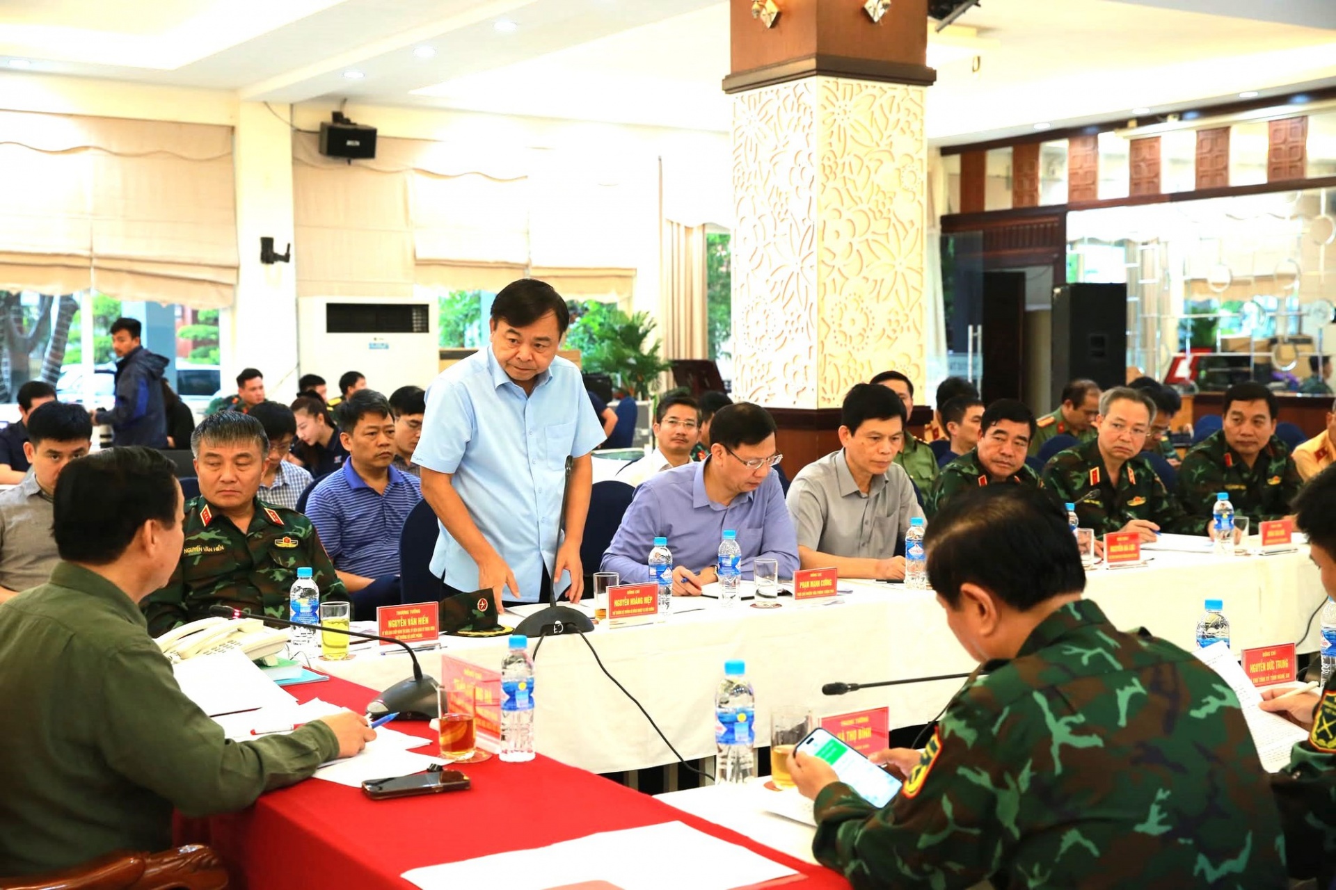 Thứ trưởng Bộ NNMT Nguyễn Hoàng Hiệp báo cáo tại cuộc họp. Thứ trưởng Bộ NNMT Nguyễn Hoàng Hiệp báo cáo tại cuộc họp.