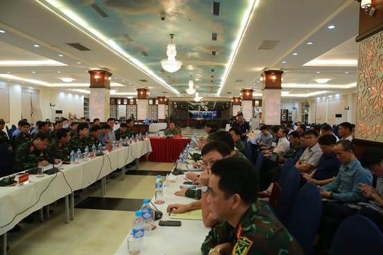 Phó Thủ tướng Trần Hồng Hà chủ trì họp Ban Chỉ đạo tiền phương ứng phó bão số 5 lần thứ 4, sau khi có bão đổ bộ vào đất liền Hà Tĩnh, Nghệ An chiều tối 25/8 - Ảnh: VGP Phó Thủ tướng Trần Hồng Hà chủ trì họp Ban Chỉ đạo tiền phương ứng phó bão số 5 lần thứ 4, sau khi có bão đổ bộ vào đất liền Hà Tĩnh, Nghệ An chiều tối 25/8 - Ảnh: VGP