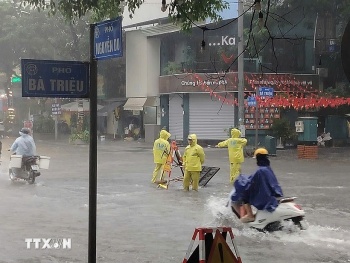 Công an Hà Nội túc trực, phân luồng giao thông tại các 