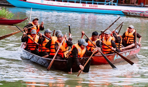 Tây Đô nhiều sản phẩm “du lịch bay” trên sông nước