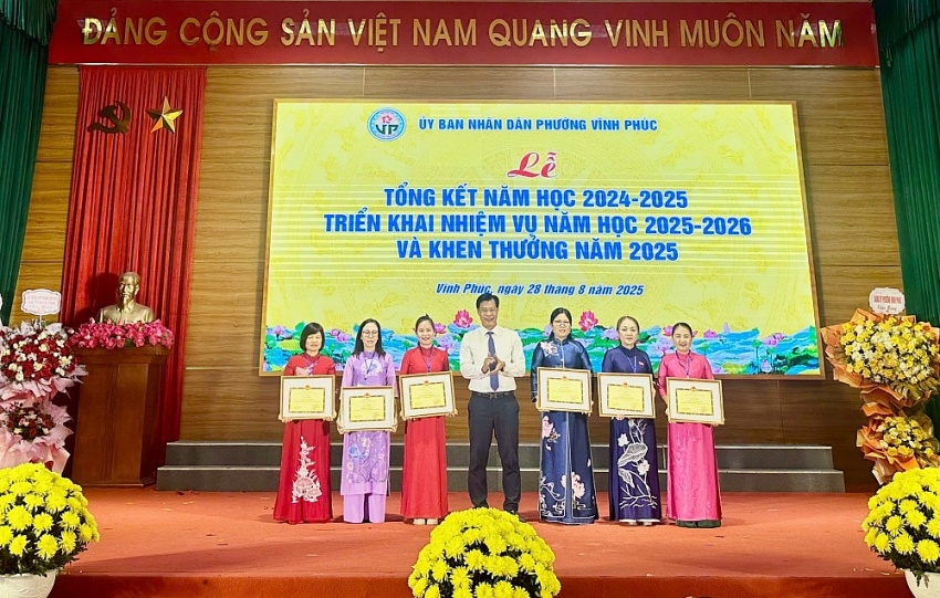 Phường Vĩnh Phúc (Phú Thọ) tổ chức Hội nghị tổng kết năm học 2024 – 2025, triển khai nhiệm vụ năm học 2025 – 2026 Phường Vĩnh Phúc (Phú Thọ) tổ chức Hội nghị tổng kết năm học 2024 – 2025, triển khai nhiệm vụ năm học 2025 – 2026