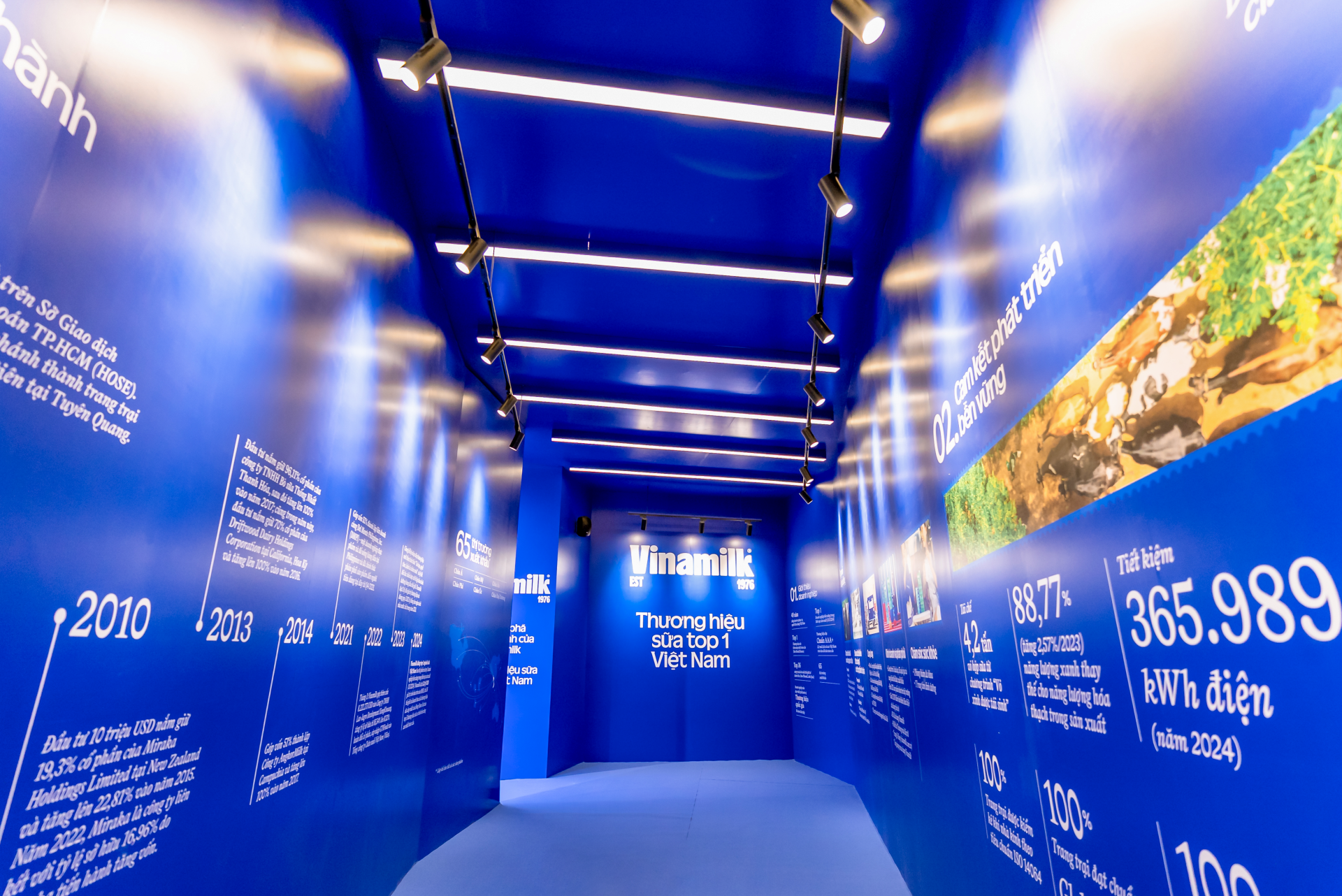 Hành trình 50 năm tiên phong “Vươn cao Việt Nam – Vươn tầm thế giới” được khắc họa một cách rõ nét (Ảnh: Duy Cường). Hành trình 50 năm tiên phong “Vươn cao Việt Nam – Vươn tầm thế giới” được khắc họa một cách rõ nét (Ảnh: Duy Cường).