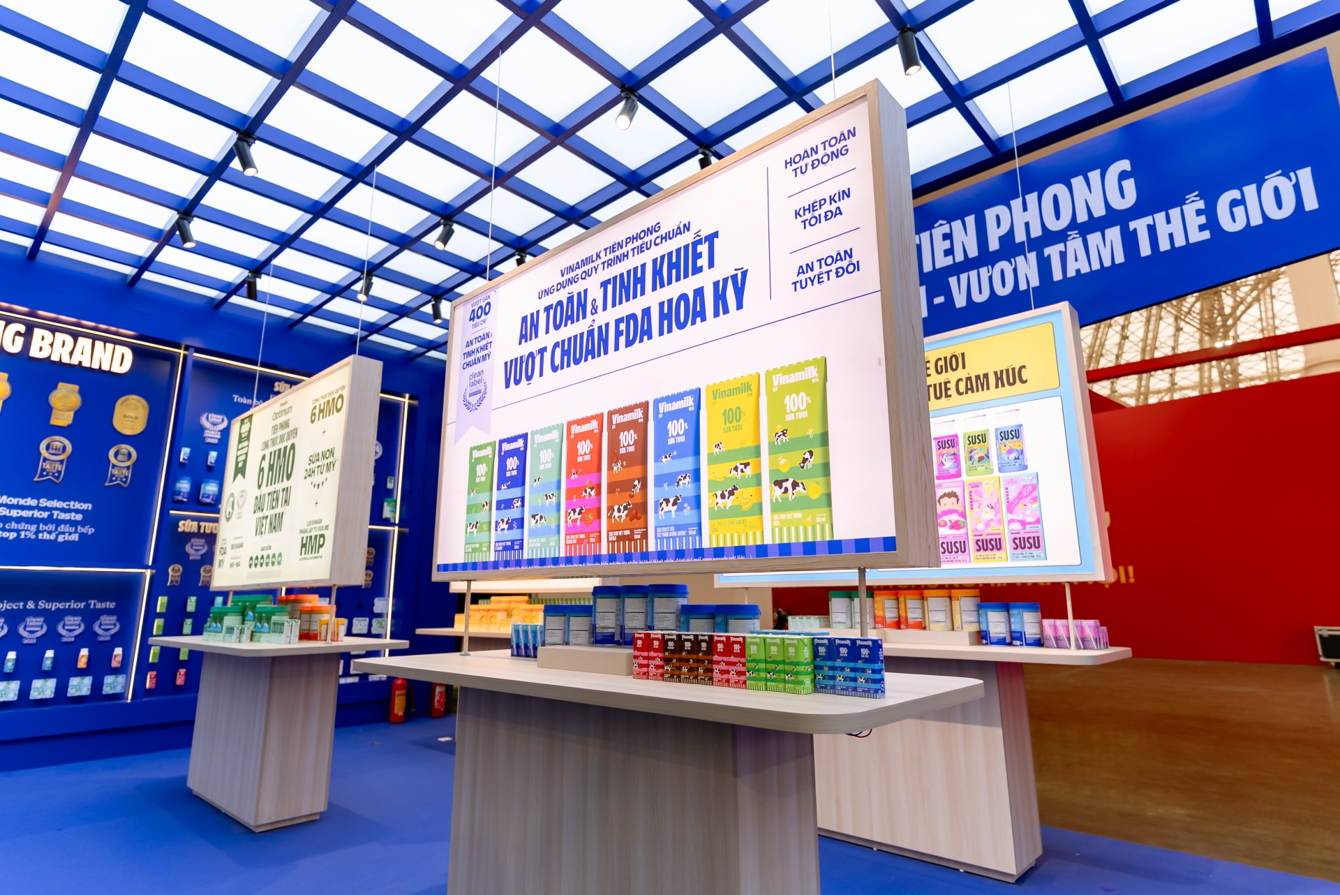Lần đầu tiên, Vinamilk mang đến công chúng cái nhìn tổng thể về các công nghệ, tiêu chuẩn dẫn đầu thị trường (Ảnh: Duy Cường). Lần đầu tiên, Vinamilk mang đến công chúng cái nhìn tổng thể về các công nghệ, tiêu chuẩn dẫn đầu thị trường (Ảnh: Duy Cường).