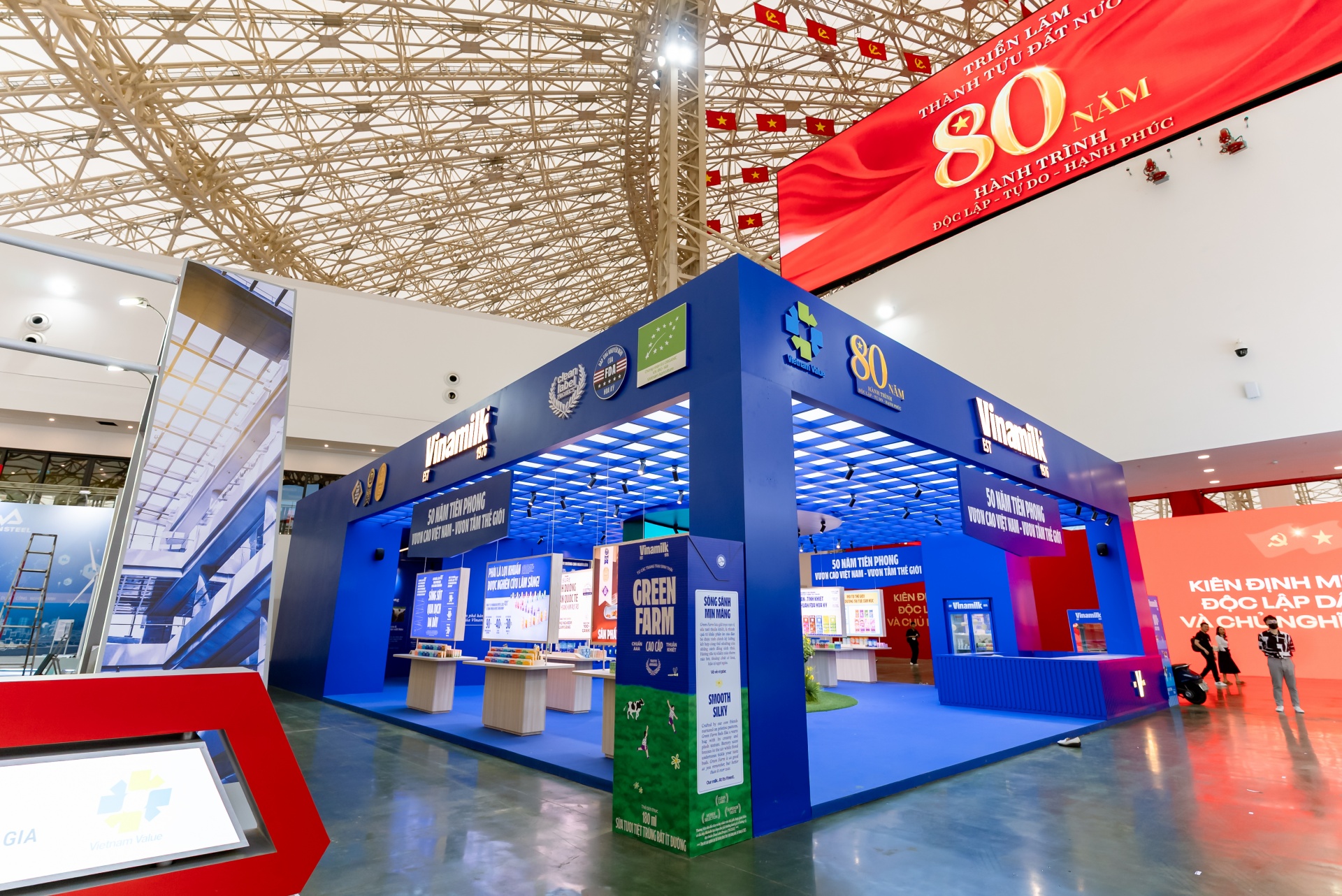 Vinamilk góp mặt tại Triển lãm Thành tựu Đất nước dịp 80 năm Quốc khánh: Tự hào cùng dân tộc vươn mình Vinamilk góp mặt tại Triển lãm Thành tựu Đất nước dịp 80 năm Quốc khánh: Tự hào cùng dân tộc vươn mình