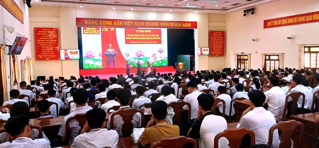 Cần Thơ: 230 thí sinh trúng tuyển vào các học viện, trường trong và ngoài Quân đội Cần Thơ: 230 thí sinh trúng tuyển vào các học viện, trường trong và ngoài Quân đội
