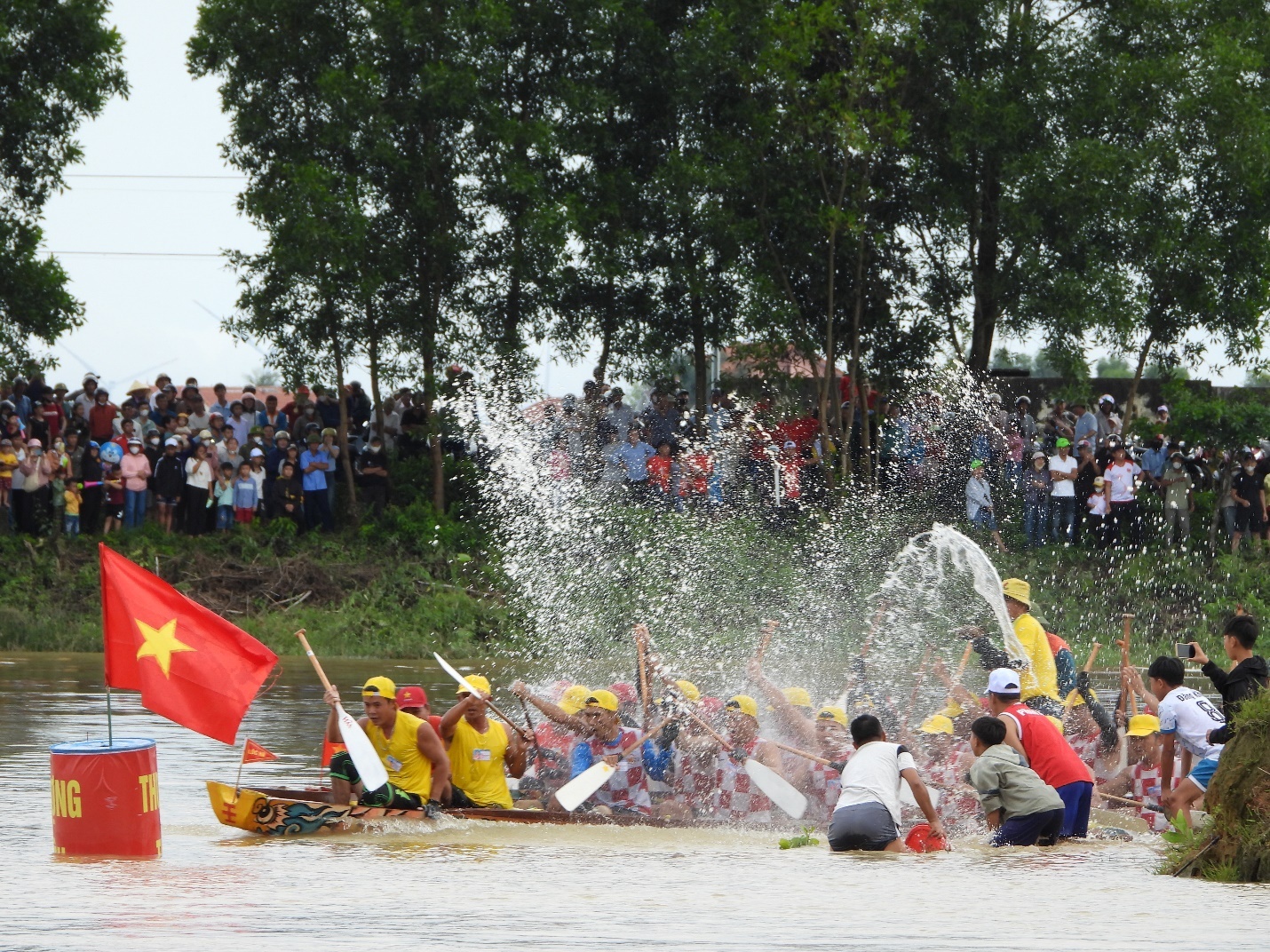 Đặc sắc Lễ hội đua, bơi thuyền truyền thống trên sông Kiến Giang chào mừng 80 năm Quốc khánh 2/9 Đặc sắc Lễ hội đua, bơi thuyền truyền thống trên sông Kiến Giang chào mừng 80 năm Quốc khánh 2/9