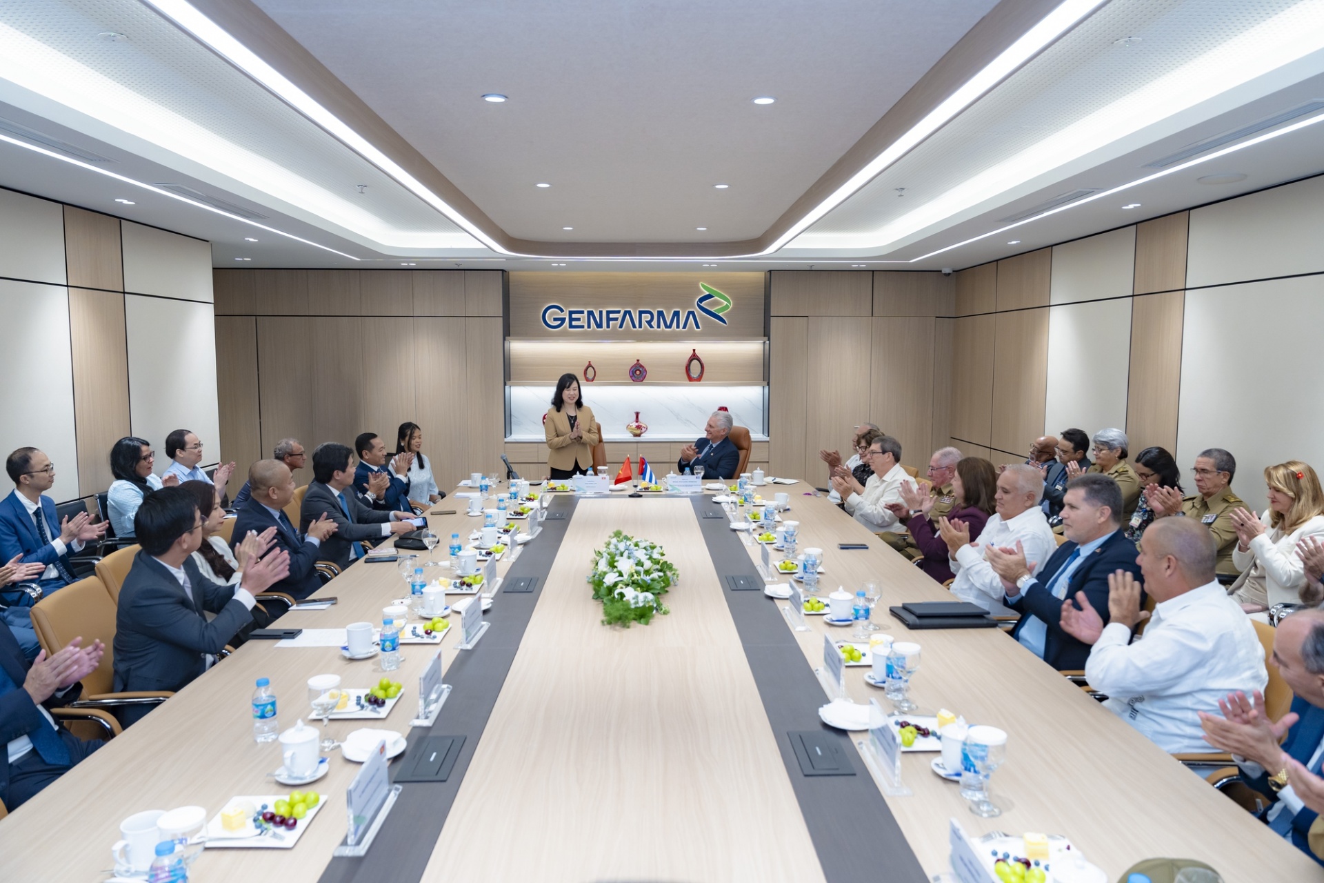 Toàn cảnh buổi thăm và làm việc của đoàn lãnh đạo cấp cao Cuba tại Nhà máy Genfarma, tại Khu Công nghệ cao Hòa Lạc, Hà Nội Toàn cảnh buổi thăm và làm việc của đoàn lãnh đạo cấp cao Cuba tại Nhà máy Genfarma, tại Khu Công nghệ cao Hòa Lạc, Hà Nội