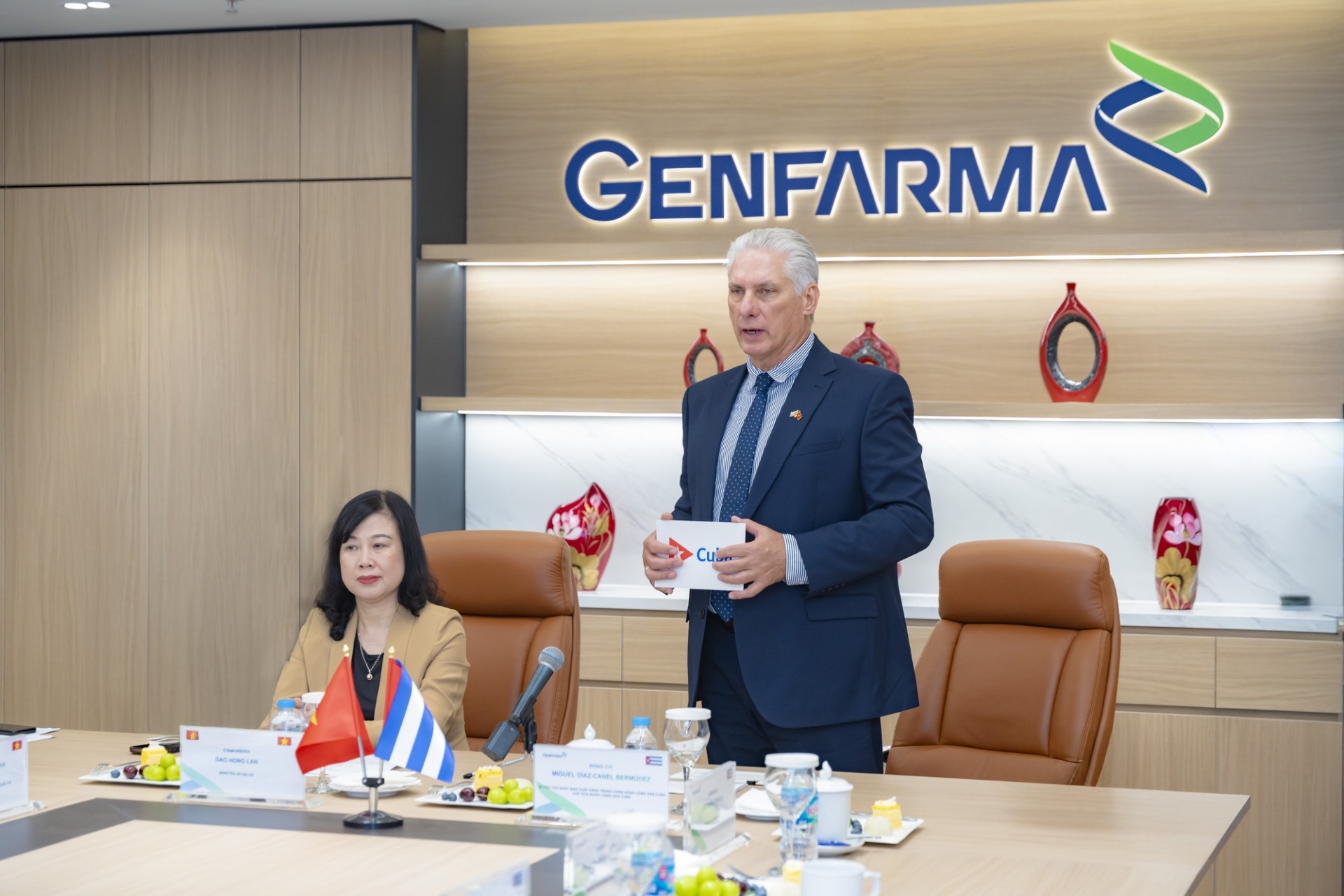 Bí thư Thứ nhất Đảng Cộng sản Cuba, Chủ tịch nước Cộng hòa Cuba Miguel Díaz-Canel phát biểu tại buổi làm việc Bí thư Thứ nhất Đảng Cộng sản Cuba, Chủ tịch nước Cộng hòa Cuba Miguel Díaz-Canel phát biểu tại buổi làm việc