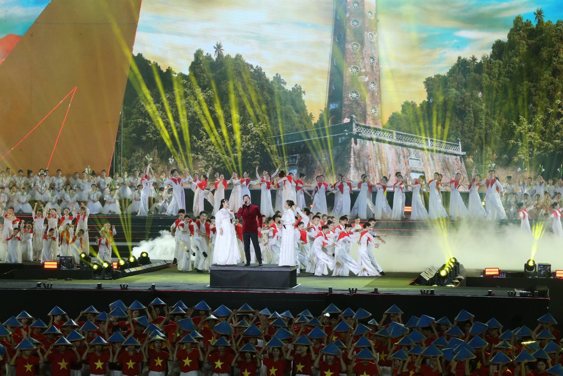   Nghệ sỹ Ưu tú Đăng Dương biểu diễn trong chương trình. (Ảnh: Trần Huấn)