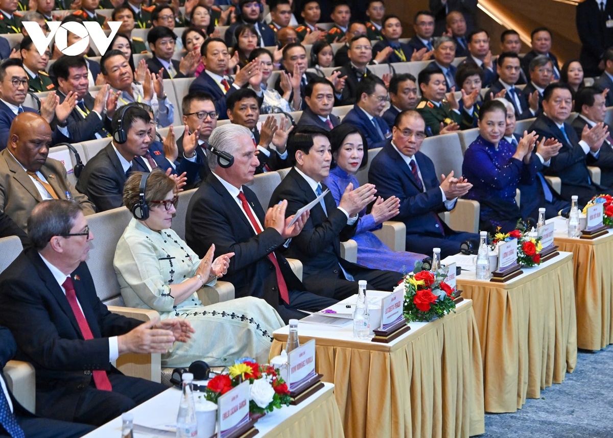 Các đại biểu tham dự buổi lễ Các đại biểu tham dự buổi lễ