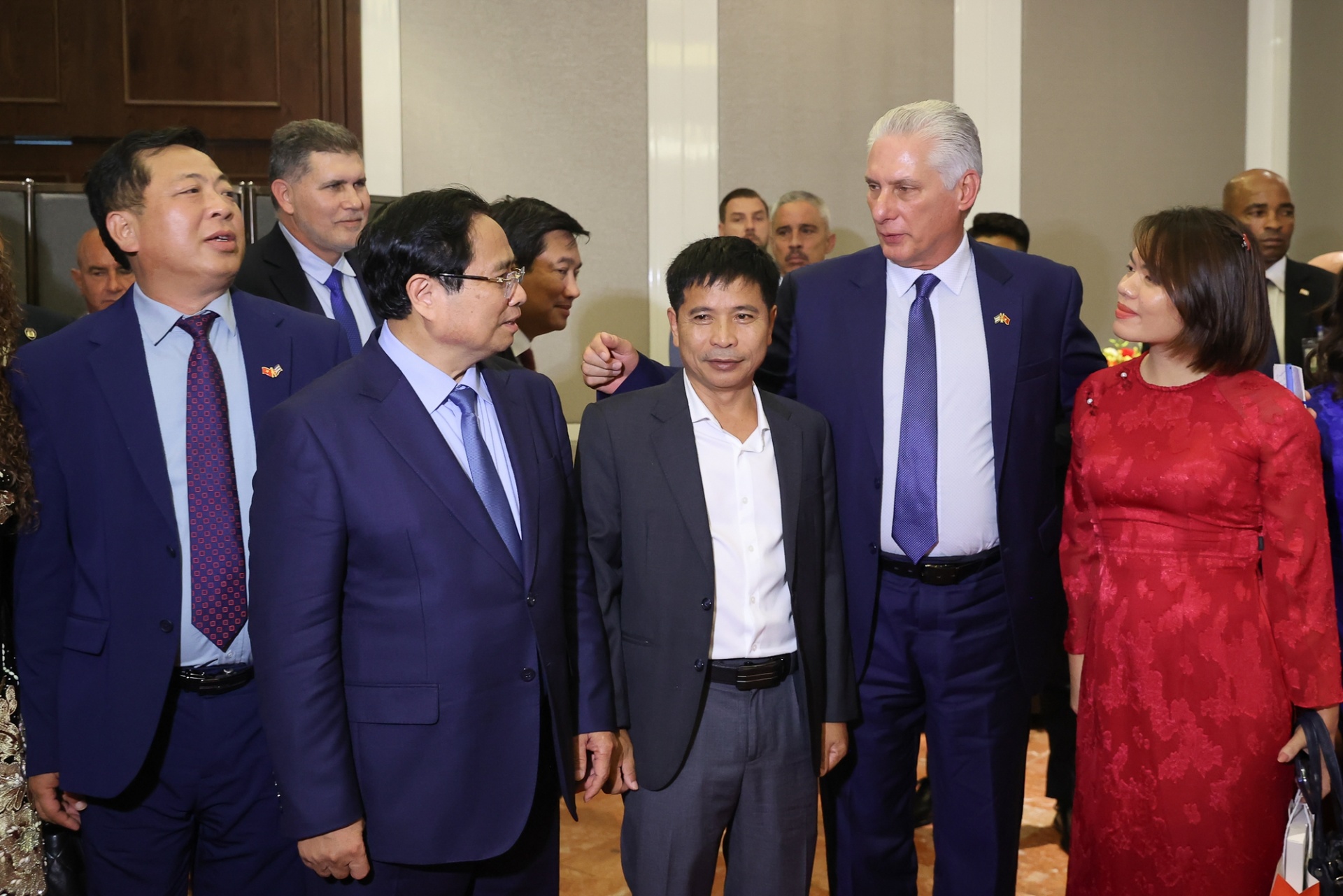 Thủ tướng Phạm Minh Chính cùng Bí thư thứ Nhất, Chủ tịch nước Cuba và đại diện các doanh nghiệp - Ảnh: VGP Thủ tướng Phạm Minh Chính cùng Bí thư thứ Nhất, Chủ tịch nước Cuba và đại diện các doanh nghiệp - Ảnh: VGP