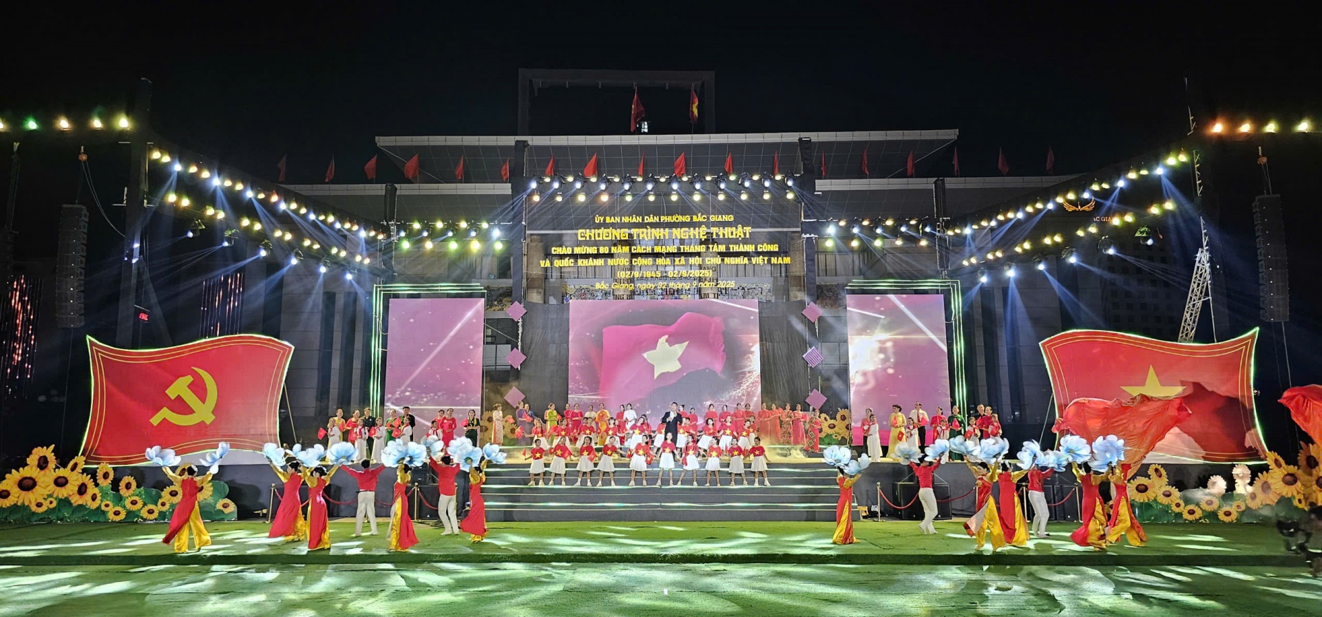 Bắc Ninh: Rực rỡ sắc màu chương trình nghệ thuật và pháo hoa mừng Quốc khánh 2/9 Bắc Ninh: Rực rỡ sắc màu chương trình nghệ thuật và pháo hoa mừng Quốc khánh 2/9