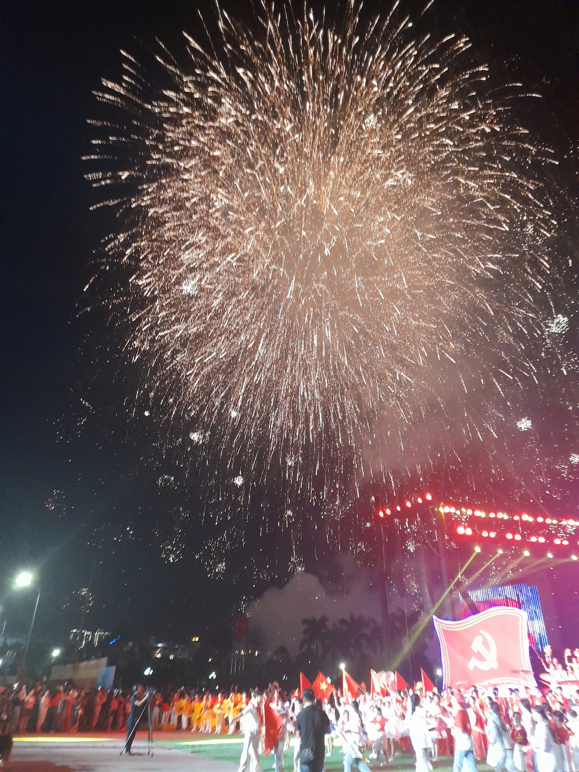 Bắc Ninh: Rực rỡ sắc màu chương trình nghệ thuật và pháo hoa mừng Quốc khánh 2/9 Bắc Ninh: Rực rỡ sắc màu chương trình nghệ thuật và pháo hoa mừng Quốc khánh 2/9