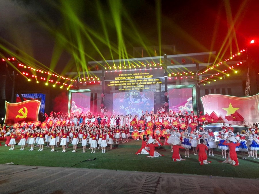 Bắc Ninh: Rực rỡ sắc màu chương trình nghệ thuật và pháo hoa mừng Quốc khánh 2/9 Bắc Ninh: Rực rỡ sắc màu chương trình nghệ thuật và pháo hoa mừng Quốc khánh 2/9