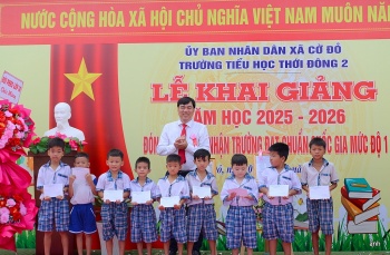hon 654 ngan hoc sinh o can tho phan khoi trong khong khi khai giang nam hoc moi