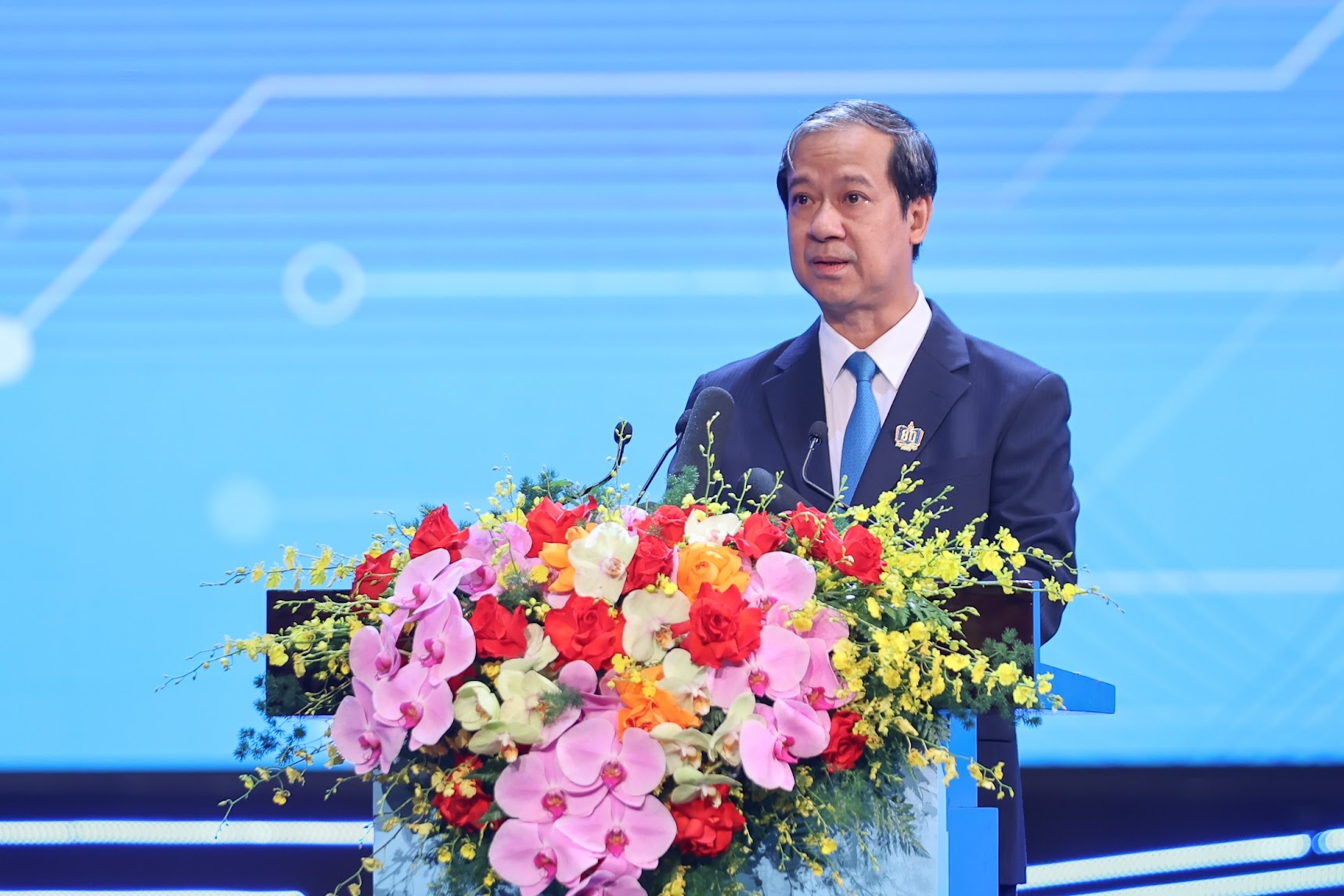 Bộ trưởng Nguyễn Kim Sơn xúc động nhìn lại chăng đường 80 năm ngành giáo dục phát triển - Ảnh: VGP Bộ trưởng Nguyễn Kim Sơn xúc động nhìn lại chăng đường 80 năm ngành giáo dục phát triển - Ảnh: VGP