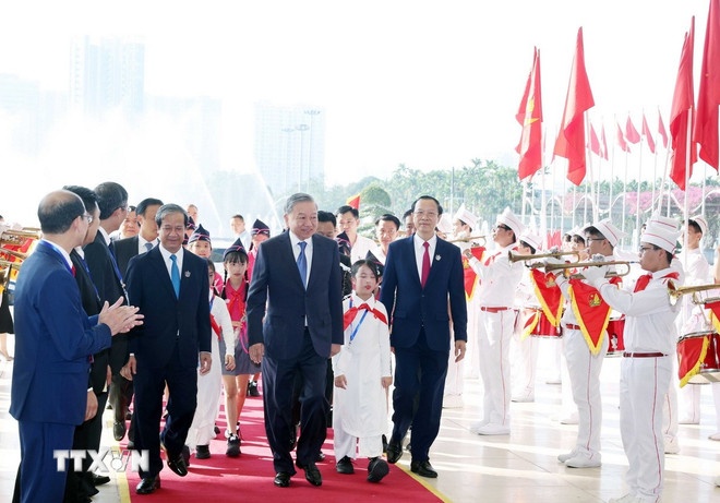   Tổng Bí thư Tô Lâm đến dự buổi lễ kỷ niệm 80 năm truyền thống ngành Giáo dục. (Ảnh: TTXVN)