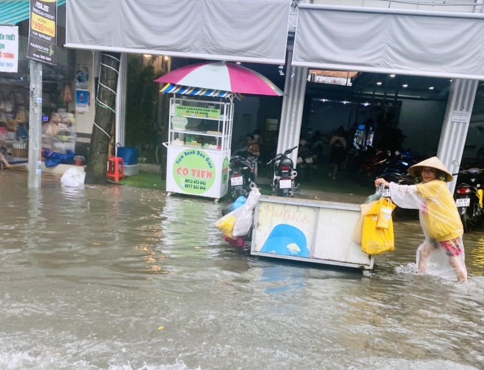 Các đô thị miền Tây lo ứng phó với lũ kết hợp triều cường