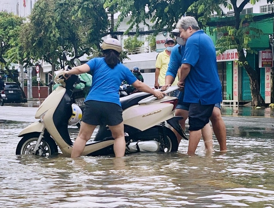 Các đô thị miền Tây lo ứng phó với lũ kết hợp triều cường