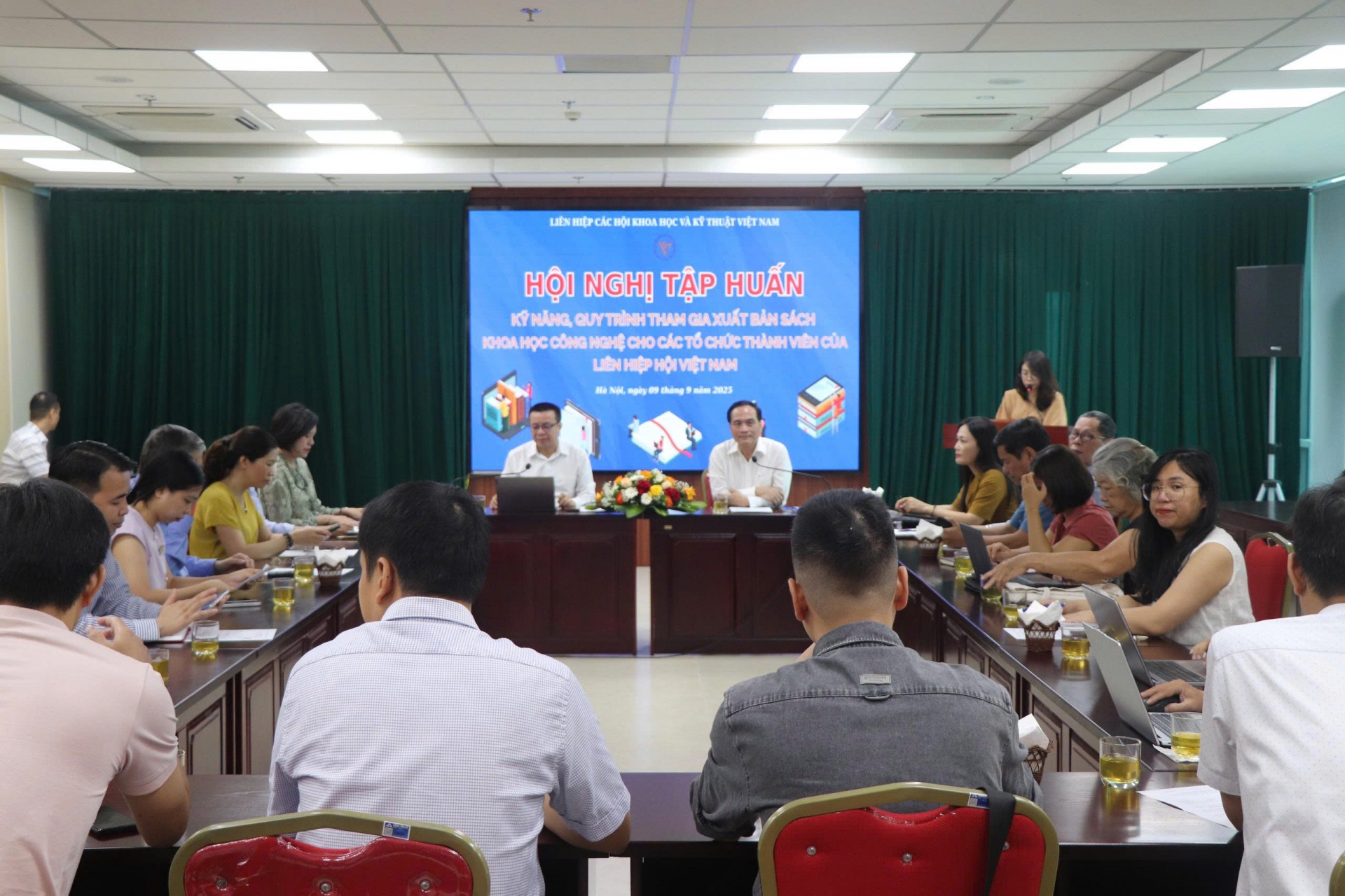 Tập huấn kỹ năng, quy trình tham gia xuất bản sách khoa học công nghệ