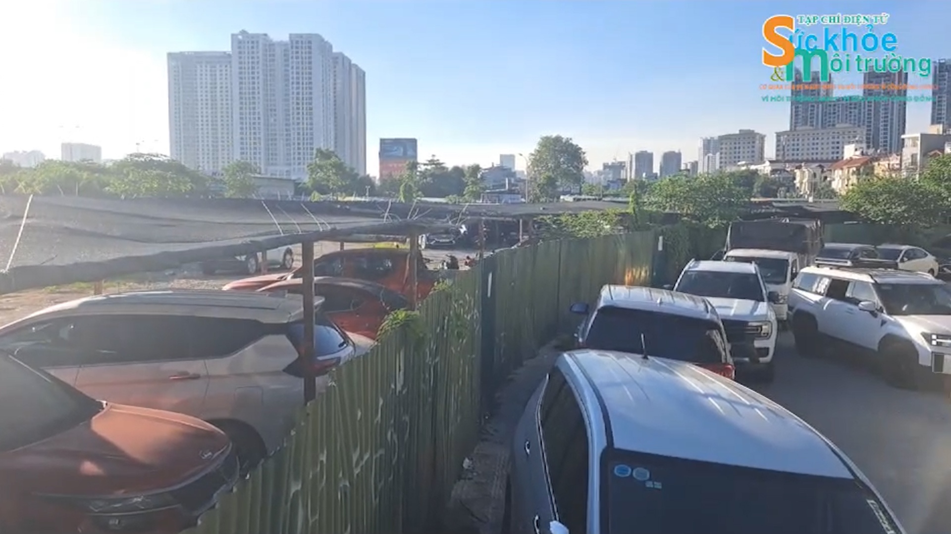 Phường Định Công: Nhà xưởng, bãi xe trái phép gây ô nhiễm và tiềm ẩn nguy cơ cháy nổ