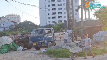 phuong dinh cong nha xuong bai xe trai phep gay o nhiem va tiem an nguy co chay no