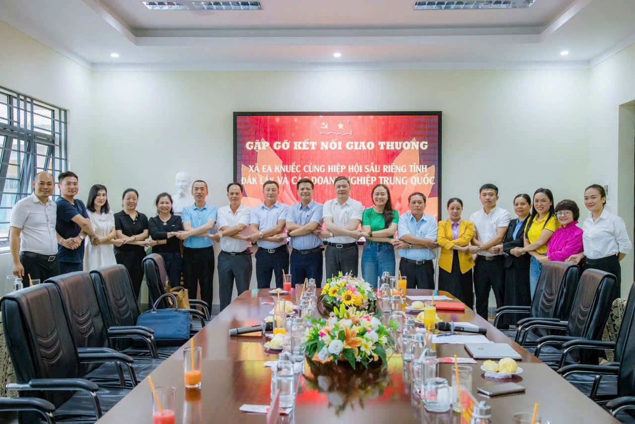 Đoàn đại biểu xã Ea Knuêk phối hợp cùng Hiệp hội Sầu riêng tỉnh Đắk Lắk có buổi gặp gỡ, kết nối giao thương với các doanh nghiệp Trung Quốc. Đoàn đại biểu xã Ea Knuêk phối hợp cùng Hiệp hội Sầu riêng tỉnh Đắk Lắk có buổi gặp gỡ, kết nối giao thương với các doanh nghiệp Trung Quốc.