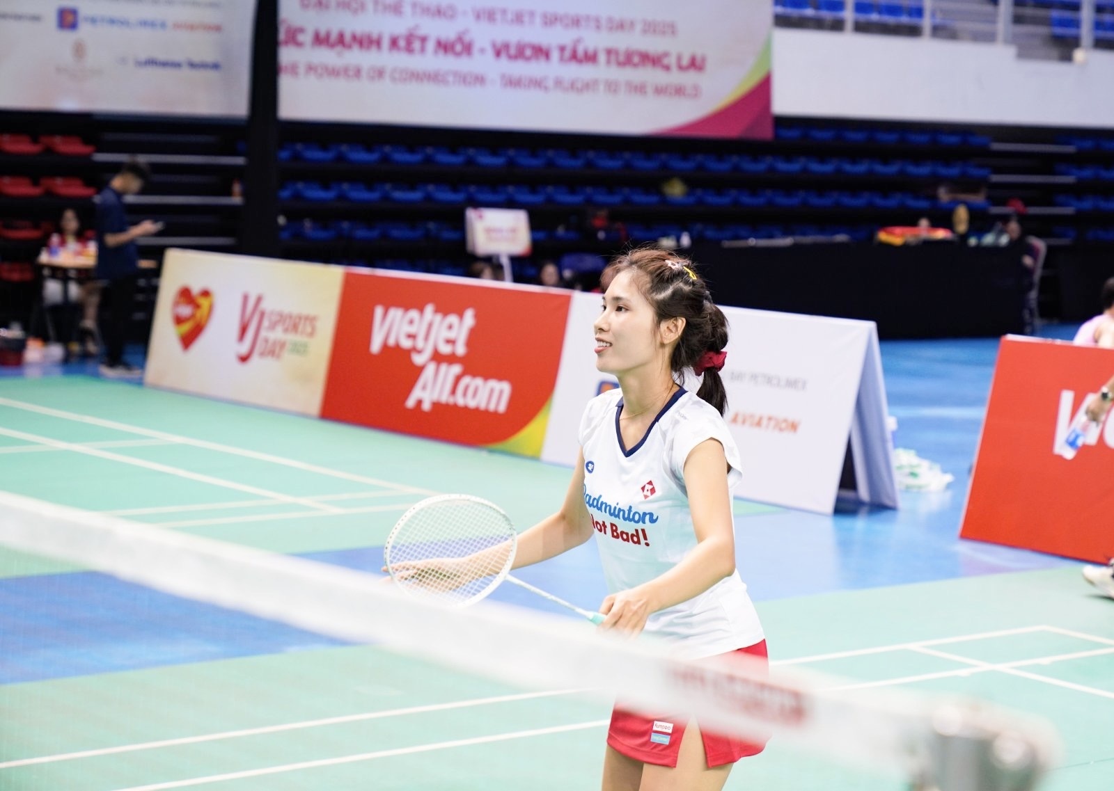 Gần 600 “chiến binh bầu trời” Vietjet tranh tài thể thao và hành động vì môi trường biển