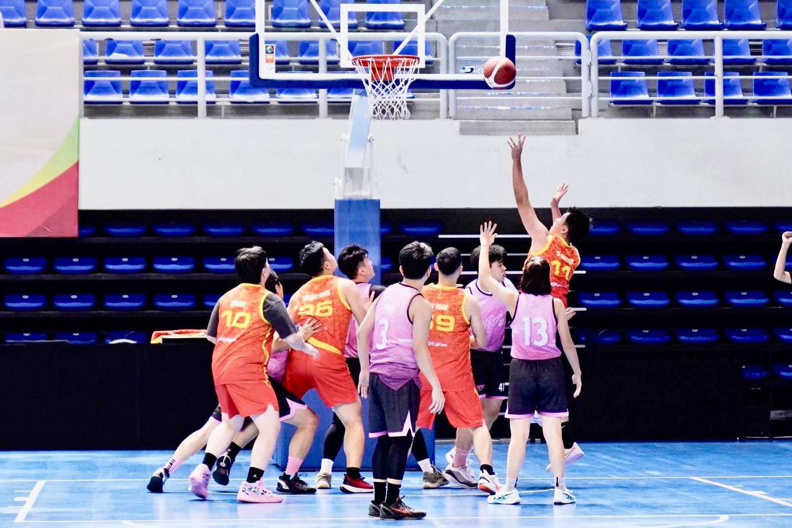 Gần 600 “chiến binh bầu trời” Vietjet tranh tài thể thao và hành động vì môi trường biển