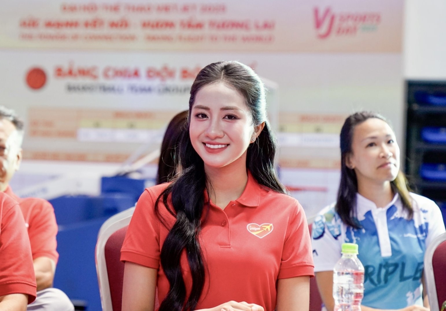 Gần 600 “chiến binh bầu trời” Vietjet tranh tài thể thao và hành động vì môi trường biển