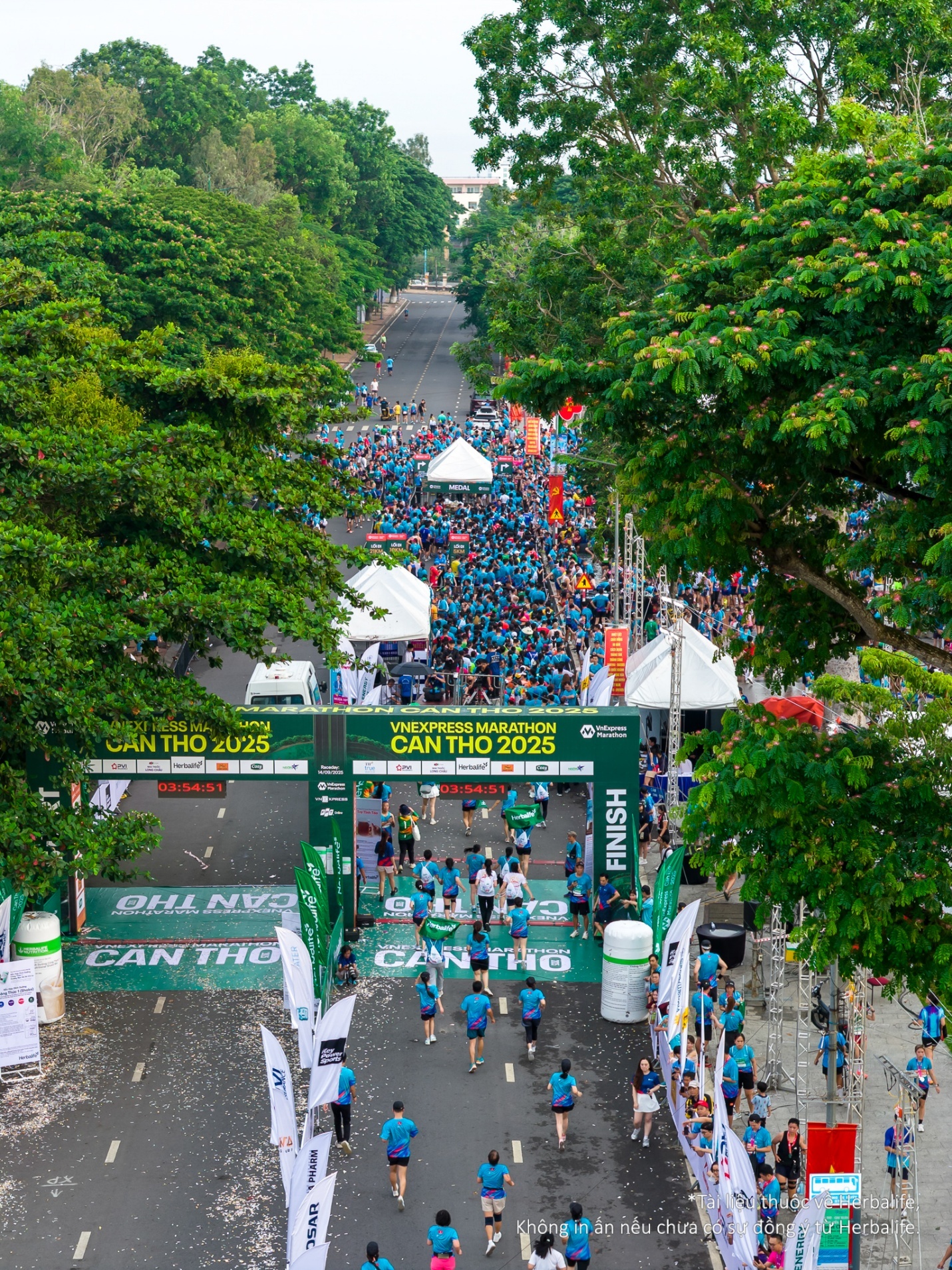 Cung đường chạy ven sông Hậu tại Cần Thơ thoáng mát, rộng rãi thuận lợi cho các runner chạy Cung đường chạy ven sông Hậu tại Cần Thơ thoáng mát, rộng rãi thuận lợi cho các runner chạy