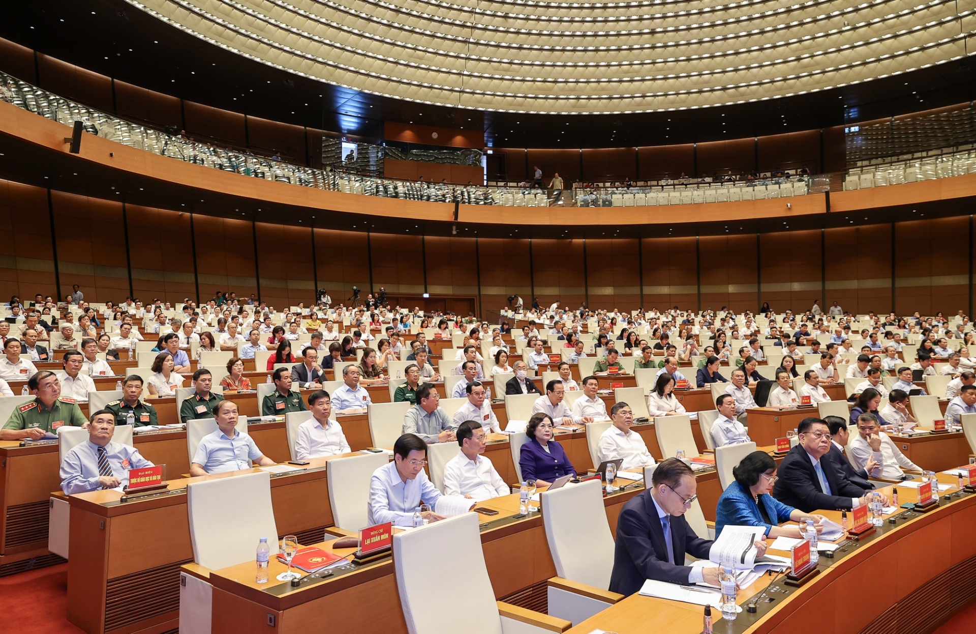 Hội nghị toàn quốc quán triệt, triển khai thực hiện 4 nghị quyết của Bộ Chính trị được tổ chức tại điểm cầu chính là Hội trường Diên Hồng, Hà Nội, kết nối trực tuyến đến các điểm cầu trên toàn quốc - Ảnh: VGP Hội nghị toàn quốc quán triệt, triển khai thực hiện 4 nghị quyết của Bộ Chính trị được tổ chức tại điểm cầu chính là Hội trường Diên Hồng, Hà Nội, kết nối trực tuyến đến các điểm cầu trên toàn quốc - Ảnh: VGP