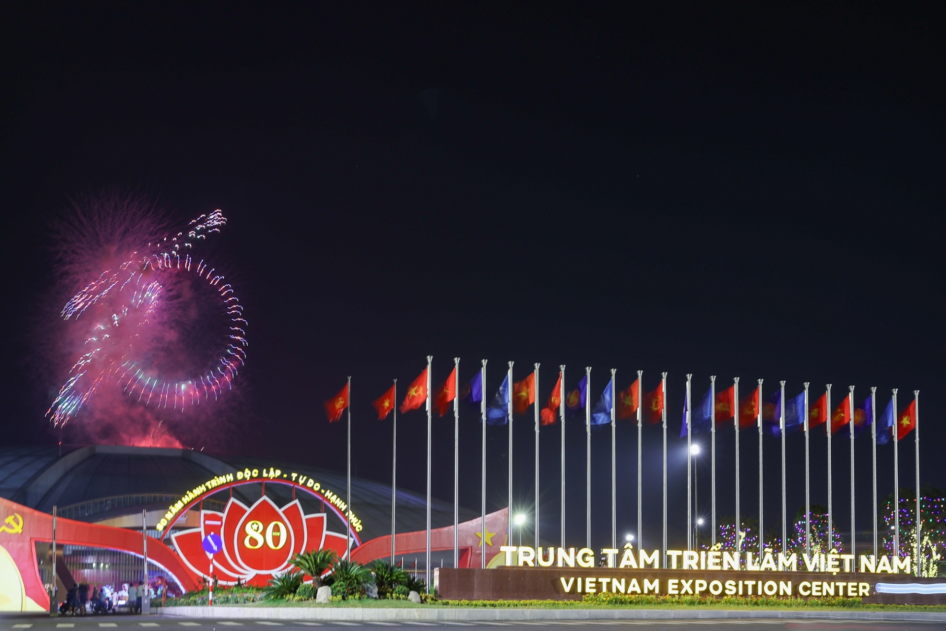 Thủ tướng: Triển lãm 80 năm đã thành công rực rỡ, vượt kỳ vọng Thủ tướng: Triển lãm 80 năm đã thành công rực rỡ, vượt kỳ vọng