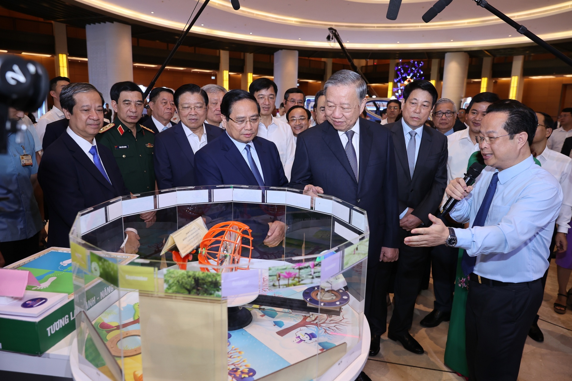 Ảnh: VGP Ảnh: VGP