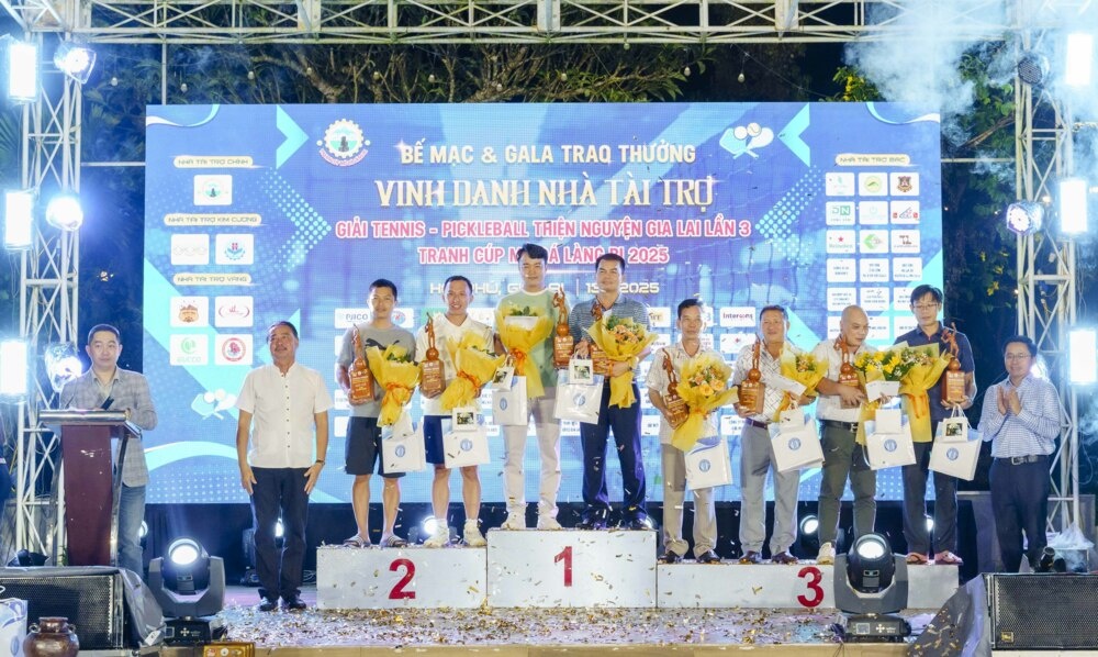 Các tay vợt xuất sắc giành giải ở nội dung đôi hỗn hợp Tennis tại Giải Tennis - Pickleball thiện nguyện Gia Lai lần 3. Các tay vợt xuất sắc giành giải ở nội dung đôi hỗn hợp Tennis tại Giải Tennis - Pickleball thiện nguyện Gia Lai lần 3.