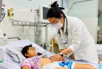 Bệnh nhi bị ngộ độc từ ốc biển được cứu sống