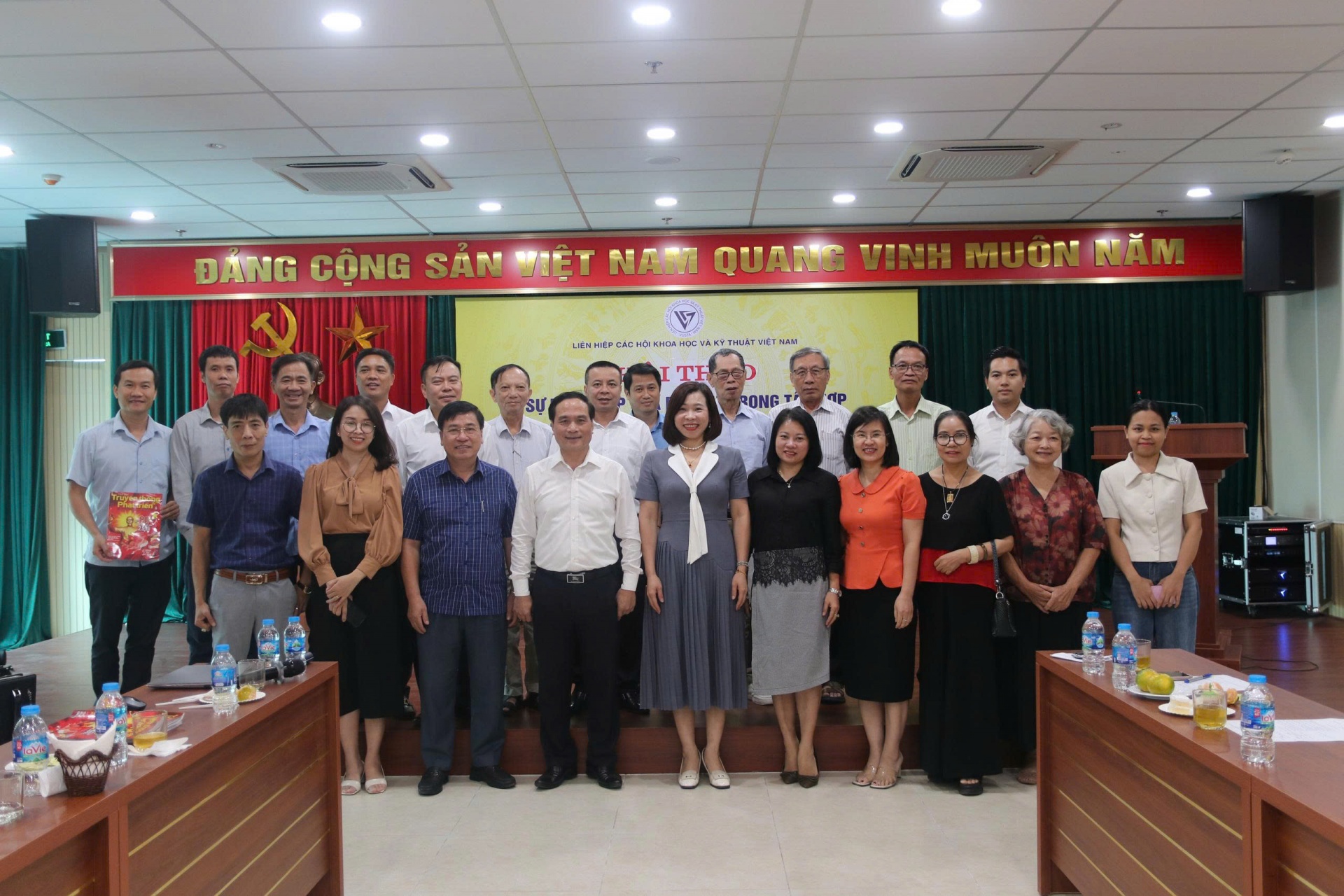 Báo chí với vai trò kiến tạo hệ sinh thái khoa học – công nghệ Báo chí với vai trò kiến tạo hệ sinh thái khoa học – công nghệ