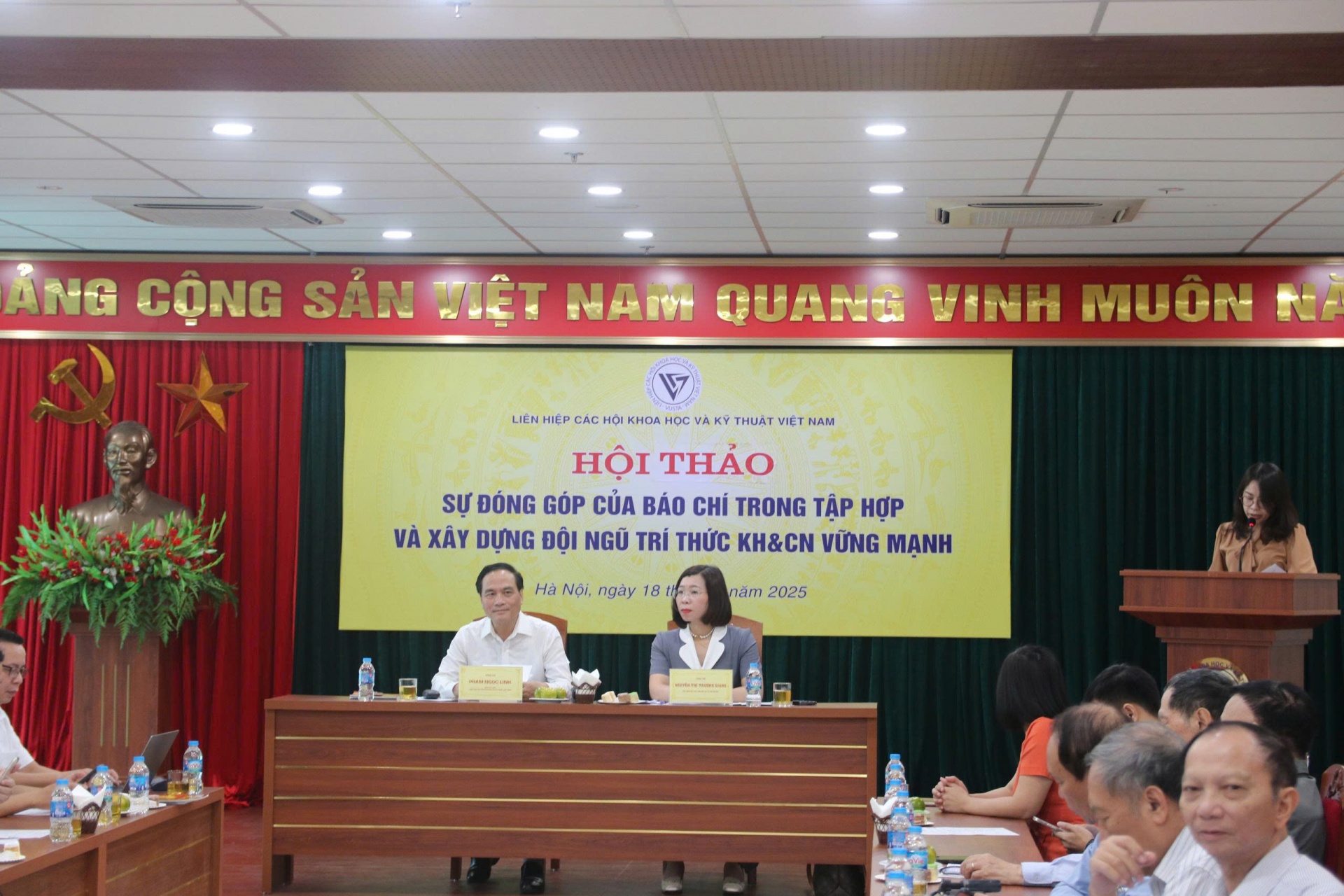 Báo chí với vai trò kiến tạo hệ sinh thái khoa học – công nghệ Báo chí với vai trò kiến tạo hệ sinh thái khoa học – công nghệ