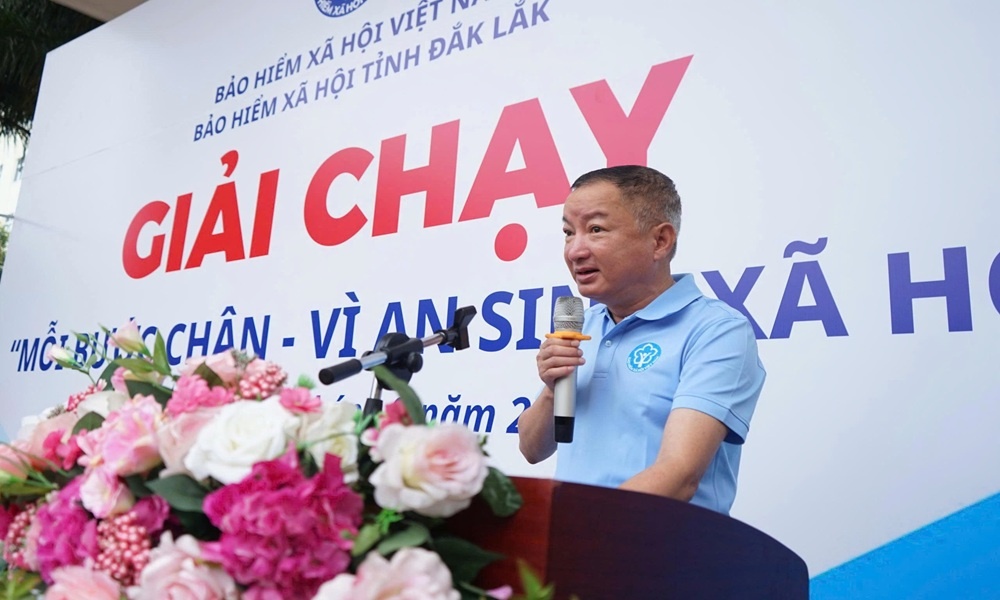 Ông Trần Mạnh Toàn – Giám đốc BHXH tỉnh Đắk Lắk phát biểu tại giải chạy ‘Mỗi bước chân – Vì an sinh xã hội