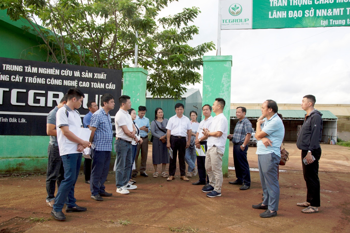 Đoàn công tác của Trung tâm Khuyến nông tỉnh Hà Tĩnh. tham quan, trao đổi tại Trung tâm Nghiên cứu và Sản xuất giống cây trồng công nghệ cao TCGROUP (Đắk Lắk)