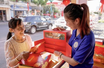 sanest moon cake tinh hoa yen sao gan ket yeu thuong