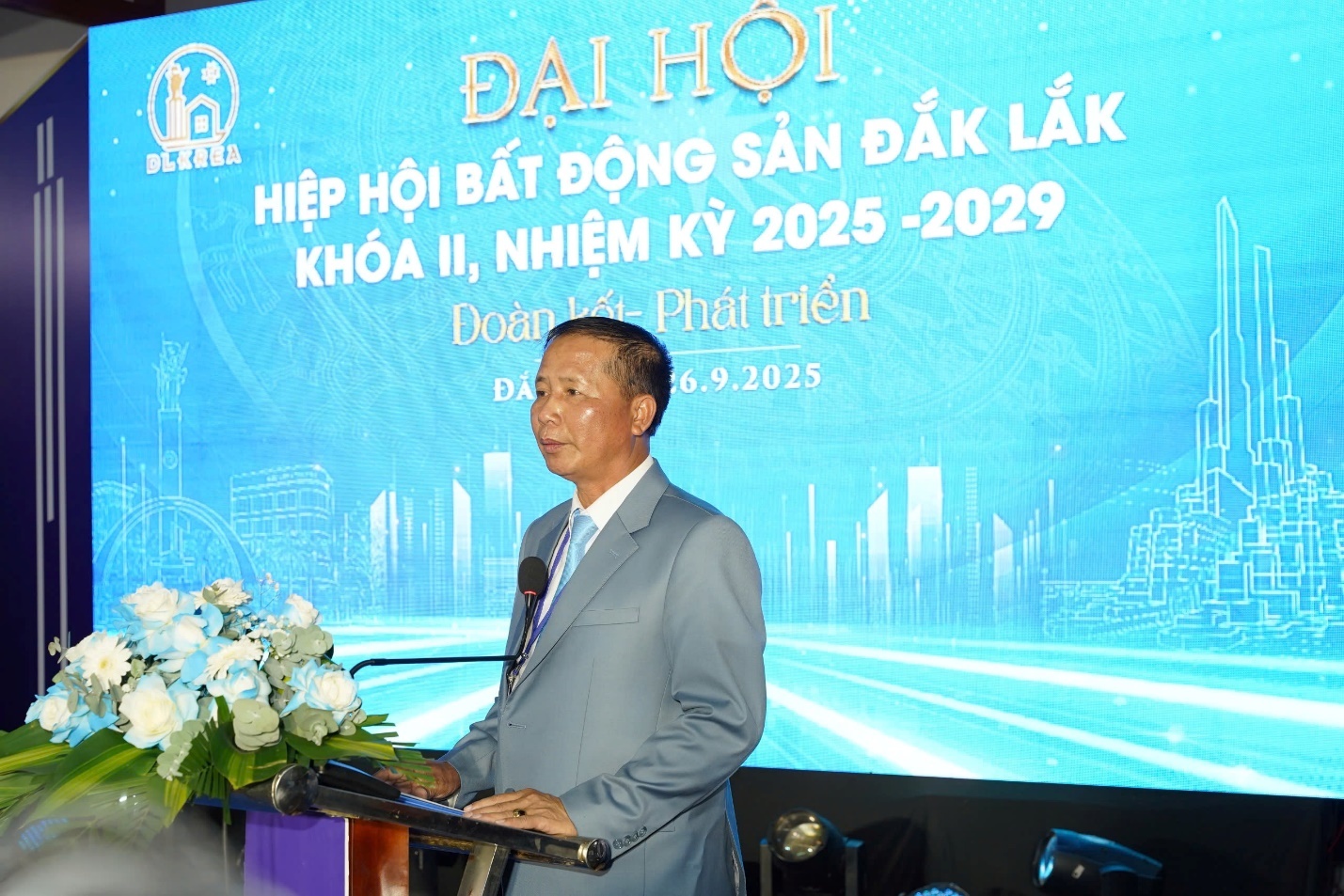 Ông Trần Tiến Lợi – Chủ tịch Hiệp hội Bất động sản Đắk Lắk khóa II, nhiệm kỳ 2025 – 2029 phát biểu bế mạc Đại hội.