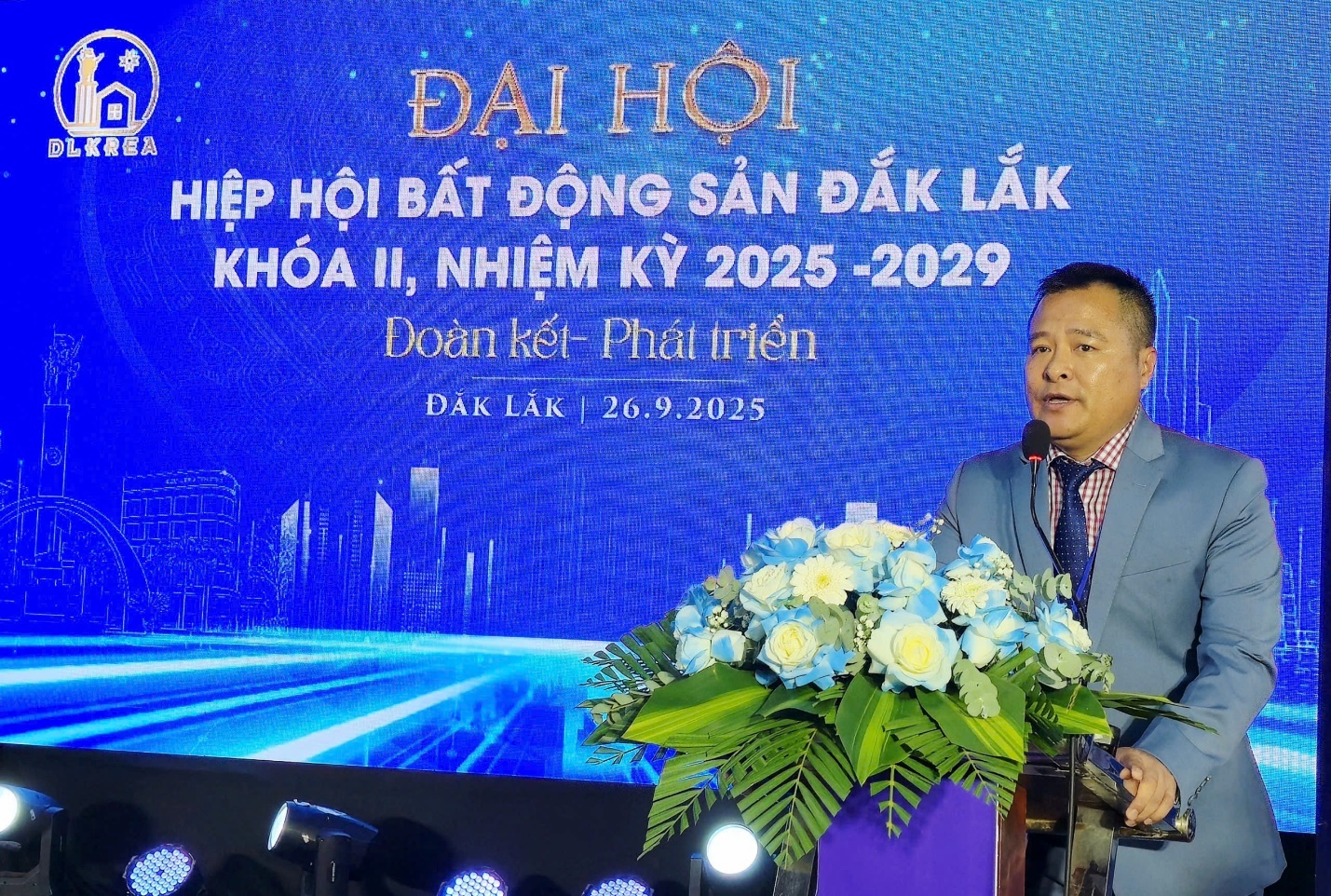 Ông Nguyễn Văn Kế – Ủy viên Thường vụ Hiệp hội Bất động sản Việt Nam, Chủ tịch Hiệp hội Bất động sản Đắk Lắk phát biểu tại Đại hội Hiệp hội Bất động sản Đắk Lắk khóa II, nhiệm kỳ 2025-2029