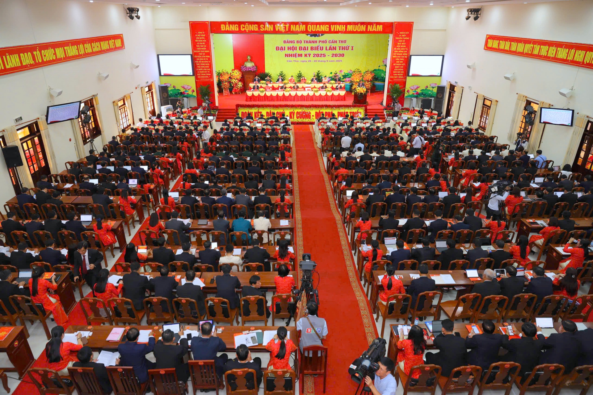 Chủ tịch Quốc hội dự và phát biểu chỉ đạo Đại hội Đảng bộ TP. Cần Thơ