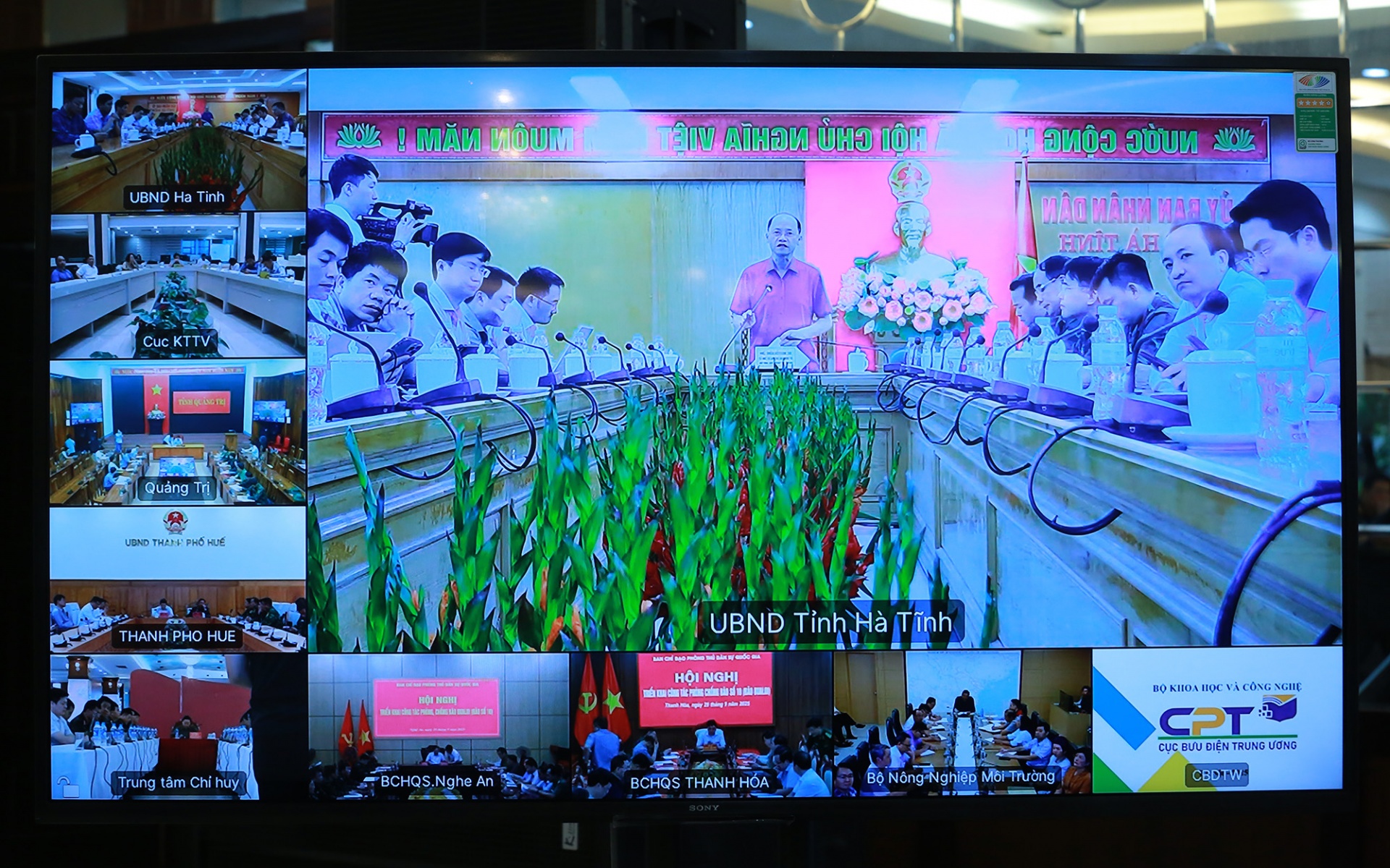   Các địa phương nơi bão số 10 đi qua báo cáo tình hình - Ảnh: VGP