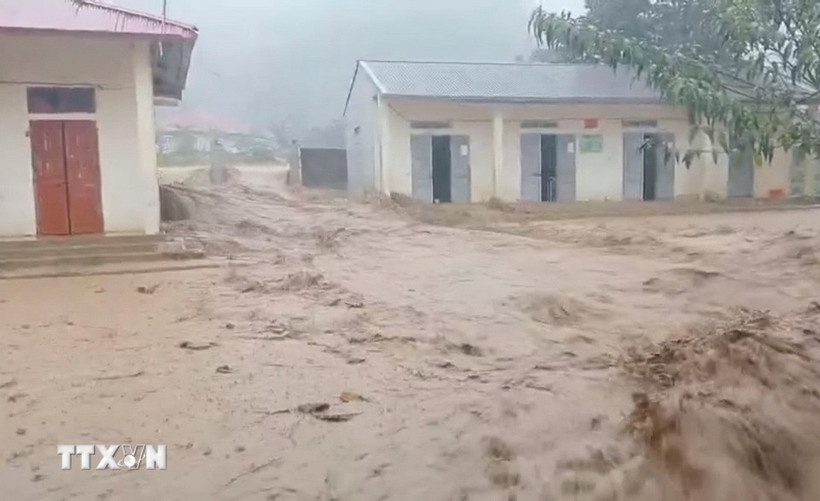 Mưa lớn kéo dài gây ngập úng, sạt lở đất đá tại Sơn La. (Ảnh: TTXVN) Mưa lớn kéo dài gây ngập úng, sạt lở đất đá tại Sơn La. (Ảnh: TTXVN)