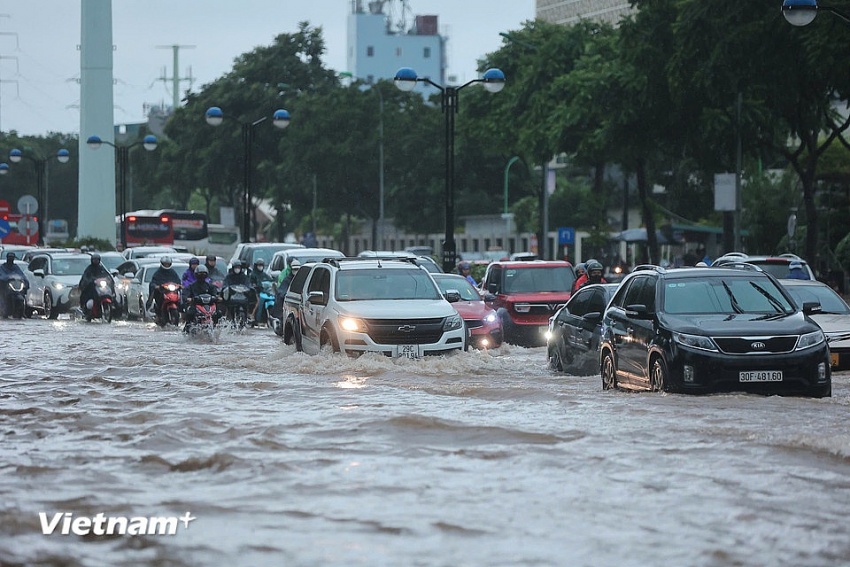 Hà Nội có mưa lớn kéo dài khiến nhiều nơi úng ngập, giao thông khó khăn Hà Nội có mưa lớn kéo dài khiến nhiều nơi úng ngập, giao thông khó khăn